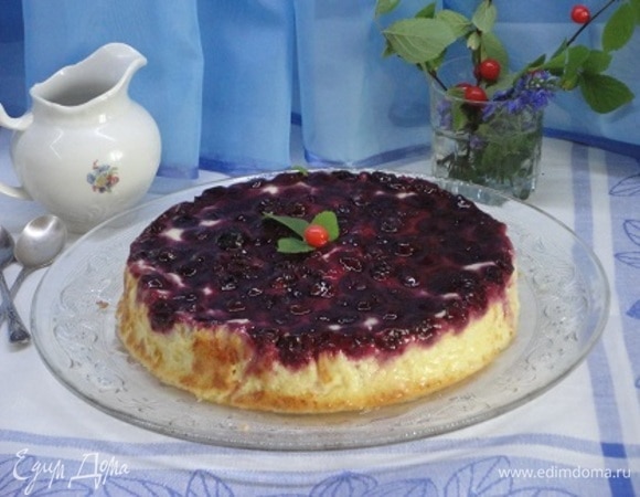 Выпекаем 60 минут при температуре 180°C. Приоткройте духовку и оставьте в ней запеканку остывать на минут 15.