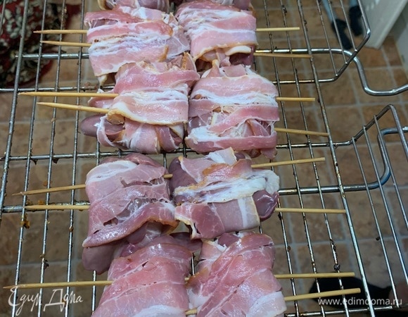 Выложите на решетку.