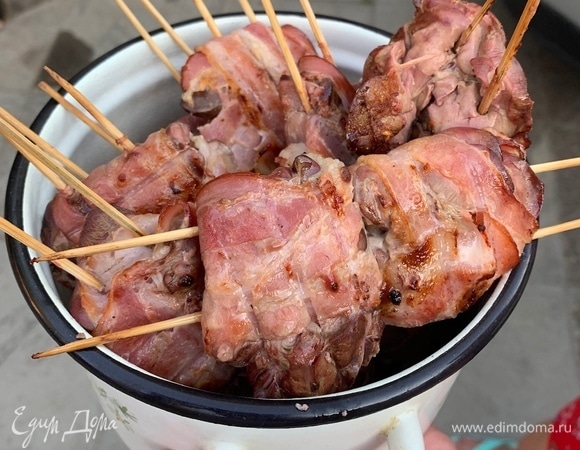 Готовую печень выкладывайте в кастрюлю и жарьте следующую партию.