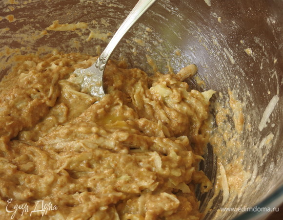 Перемешиваем, кладем патиссоны.