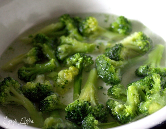 Отварить минуты 3 до полуготовности.