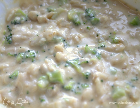 Растительное масло автор рекомендует влить в тесто, но я им смазывала. Тесто готово.