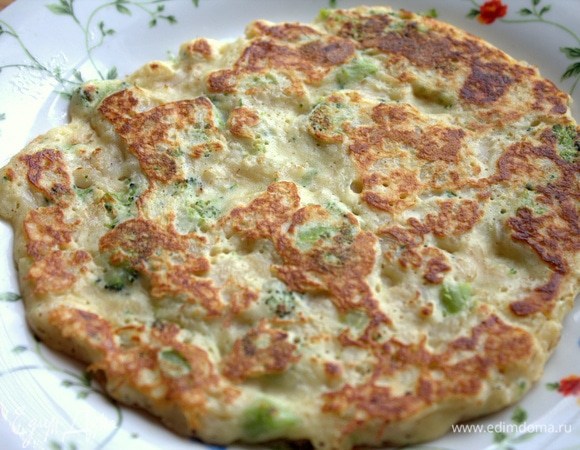 Переворачиваем широкой лопаткой.