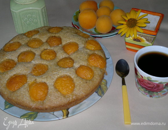 Подать пирог к завтраку вместе с чаем или кофе.