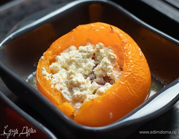 Запекайте минут 20 (зависит от размера помидоров) при температуре 180°C.