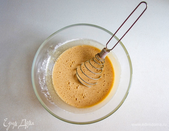 Смешать и взбивать не менее 5 минут.