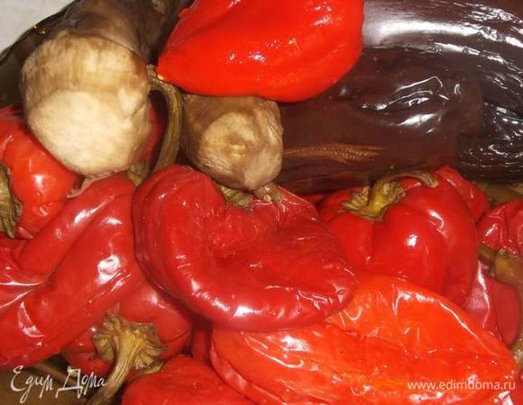 Овощи запечь в духовке в фольге при 200°C в течение 40 минут.