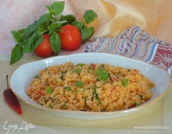 Убрать рис с огня, дать настояться час. Всыпать кинзу, перемешать. Подавать как самостоятельное блюдо или на гарнир.