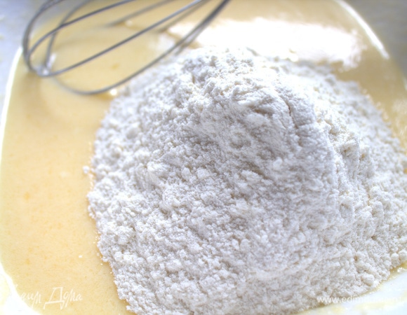 Вводим муку.