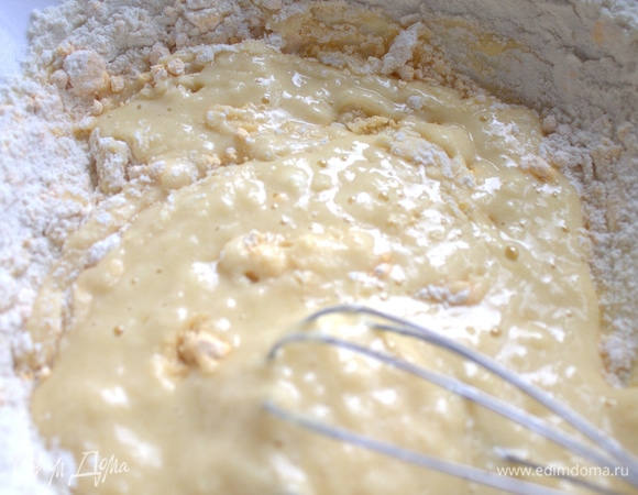 Смешать тесто.