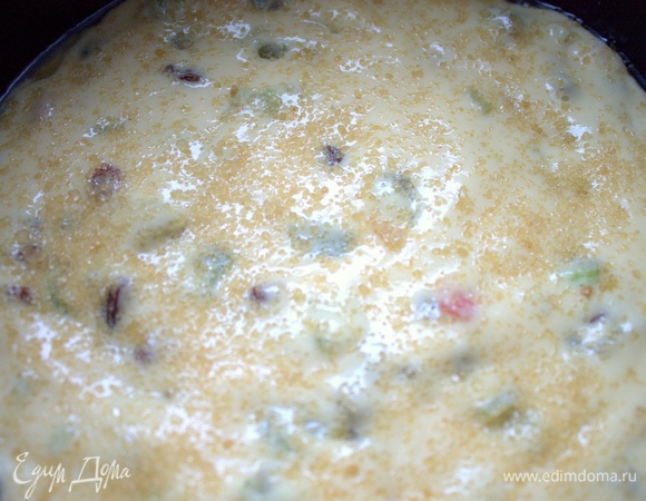 Верх посыпала коричневым сахаром.