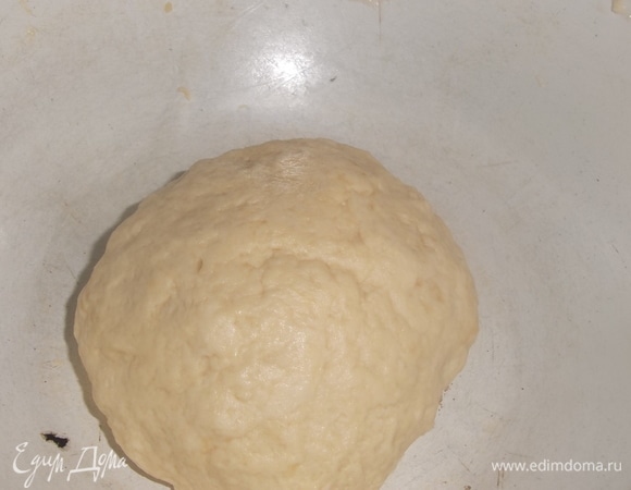 Замесить тесто.