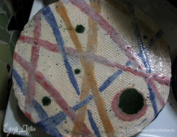 Берем тортовницу (у меня такая) и колдуем. Продукты можно класть в любом порядке и использовать любые фрукты (овощи, кстати, тоже, но это в соленых рецептах).