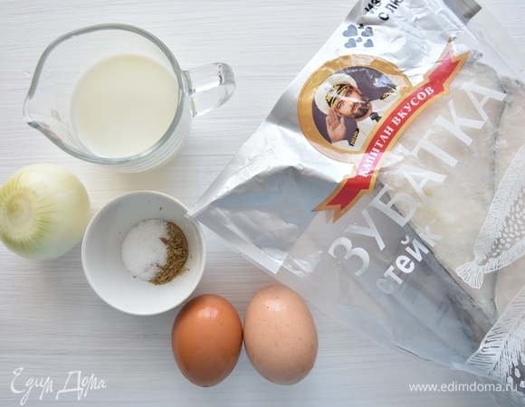 Подготовить необходимые продукты. Из приправ я взяла готовую смесь специй для рыбы.