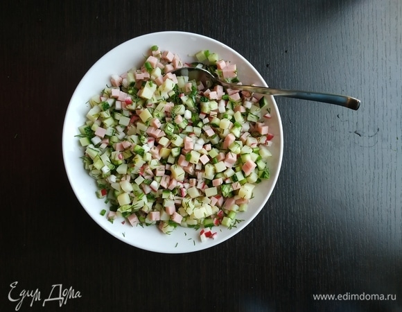 Перемешать и посолить.