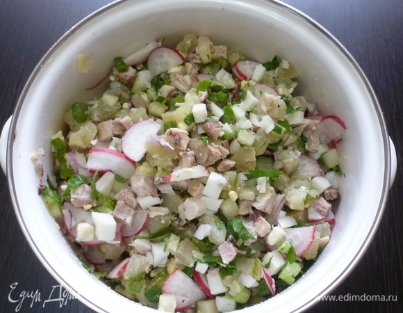 Соединить все ингредиенты в кастрюле.