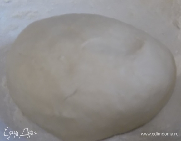 Замесить тесто. Накрыть пленкой. Дать расстояться 30 минут.