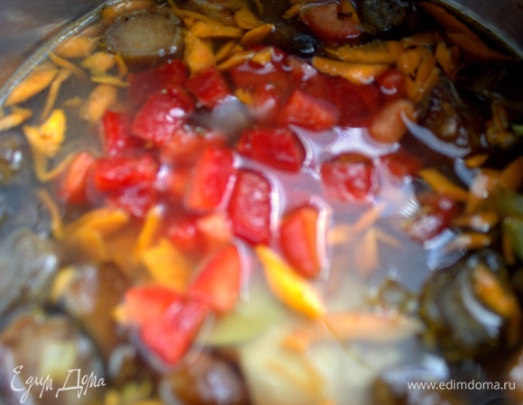 Я еще нарезала немного паприки.