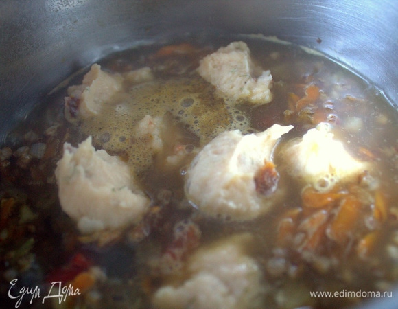 Осторожно провариваем, не мешаем ложкой.