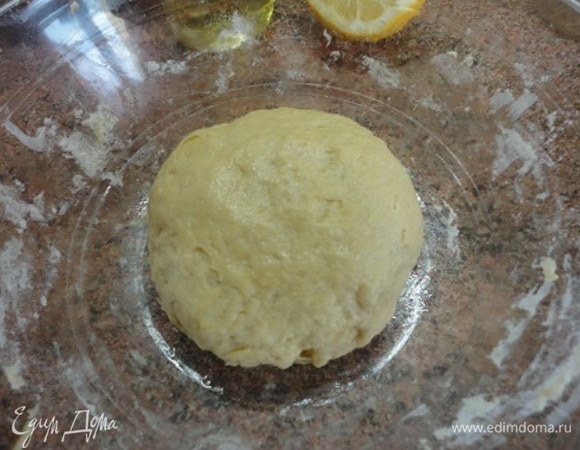 Заверните в полиэтилен и отправьте на 1 час в холодильник.