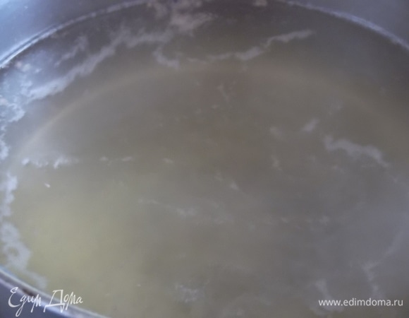 Для третьей заливки в воду добавить сахар, соль. Прокипятить в течении пары минут.