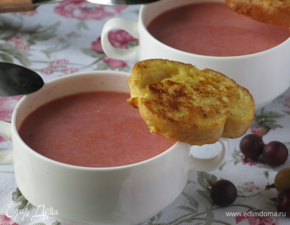 Охлаждаем, подаем с гренками, ягодами. Приятного аппетита!