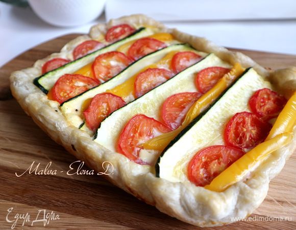 Вынуть тарт из формы. Подавать можно теплым или холодным.