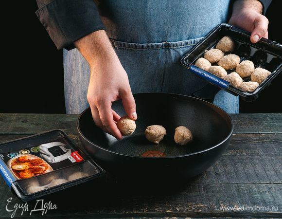 Митболы ТМ «Петруха Мастер» обжарьте до золотистой корочки.