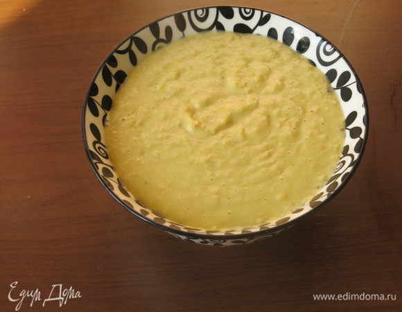 Подаем, полив маслом, с зеленью и зернами кукурузы. Сверху образуется корочка, под которой нежный супчик. Приятного аппетита!