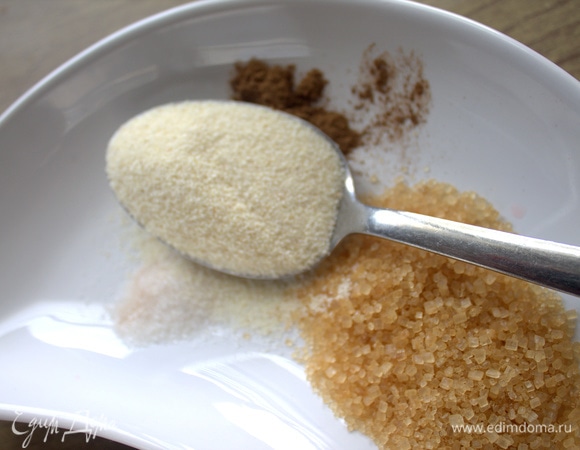 Добавить манку (1–2 ложки).