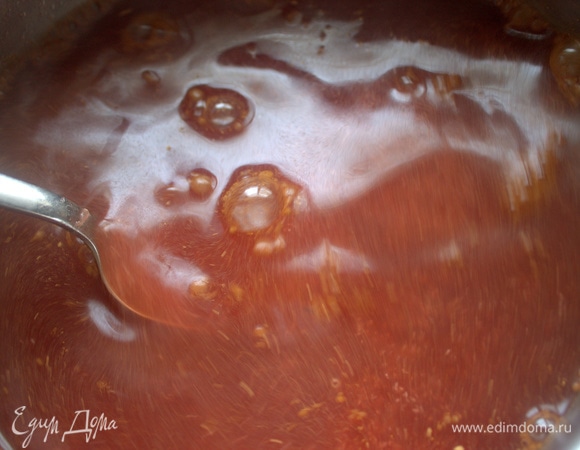 Поставить на огонь и мешать постоянно.