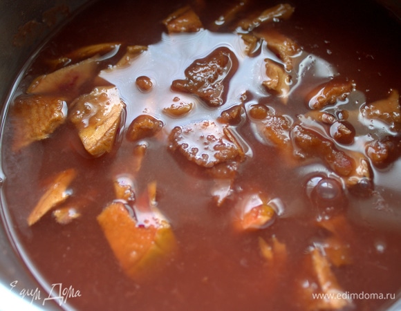 Если свежие, то нарезать на кубики и подать в тарелке можно.