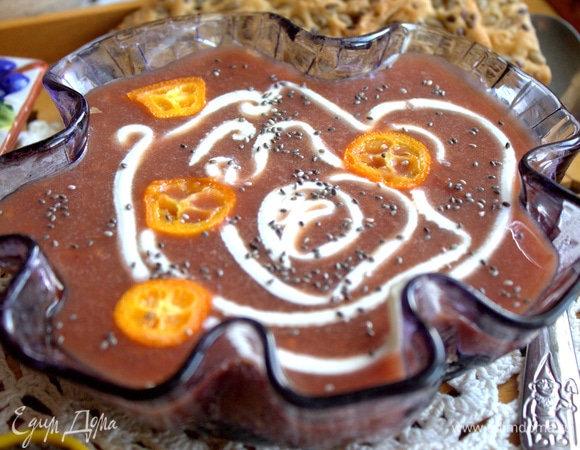 Полить сметаной или сливками.