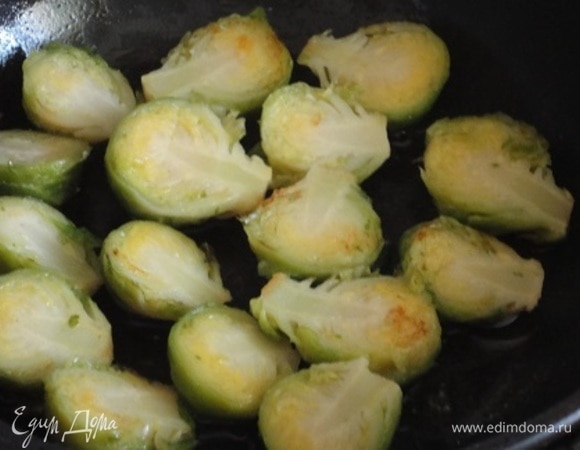 Обжарить с двух сторон.