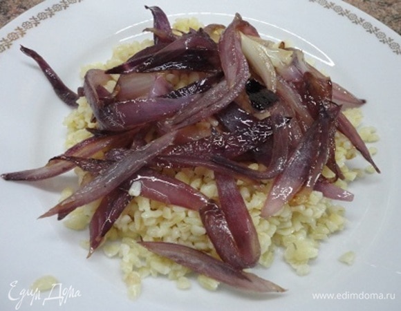 Собираем в последовательности, подсказанной вашим настроением и вдохновением. Я поливала слои салатным соусом «Бальзамико».