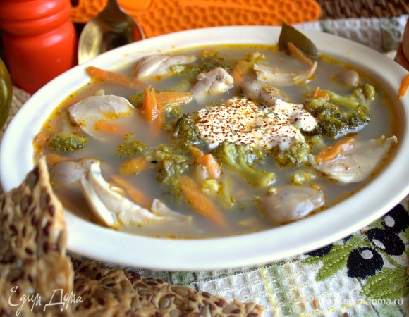 Подаем со сметаной и сверху — паприка.