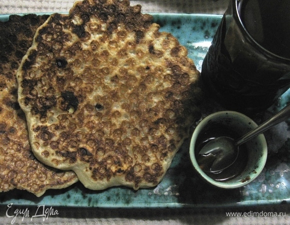 С травяным чаем из мелиссы и чабреца и с вареньем из шиповника это просто что-то.