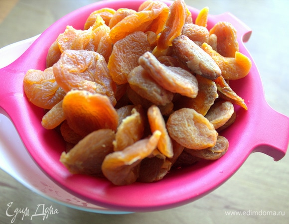 Курагу промыть, дать стечь воде.