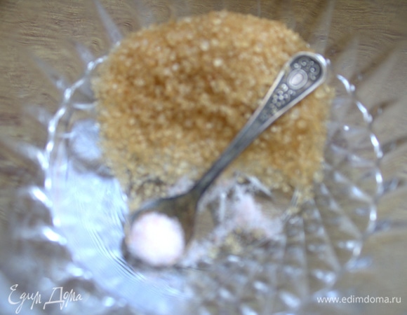 Смешать сахар, соль, ваниль. Цедру я не добавляла.