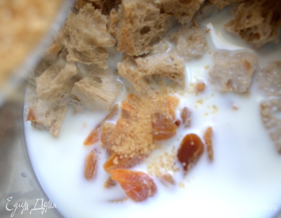 Всыпать в кастрюлю.