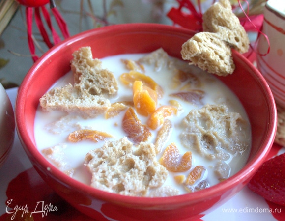 Прогреть до растворения сахара и размягчения кураги.