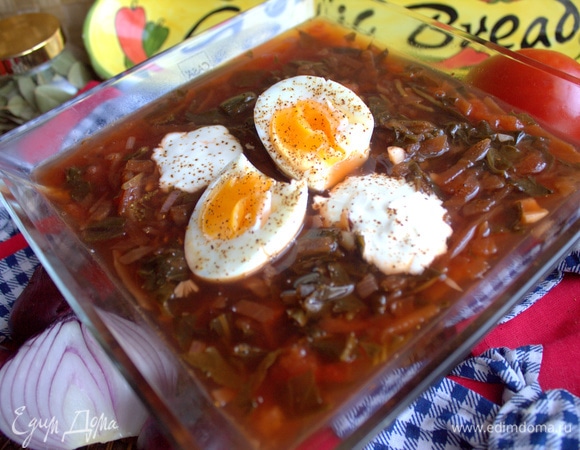 Рекомендую подать со сметаной и яйцом каждому в тарелку.