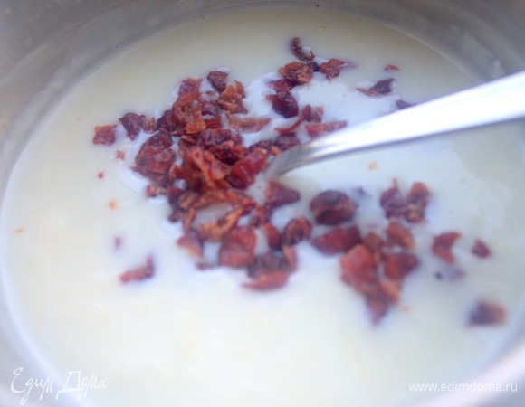 Всыпать в теплый молочный состав.