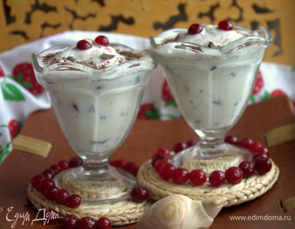 Желательно креманки перед подачей тоже охладить.