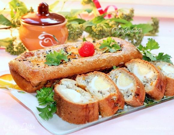 Пироги готовы! Даем время немного остыть (2–3 минуты) пирогам и извлекаем из формочек. Можно смазать горячие пироги сливочным маслом или сбрызнуть водой. Накрываем пироги полотенцем и наслаждаемся ароматом выпечки.