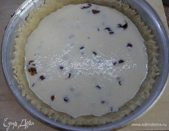 И залить их приготовленной смесью.