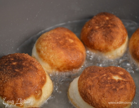 Обжариваем на разогретом растительном масле.