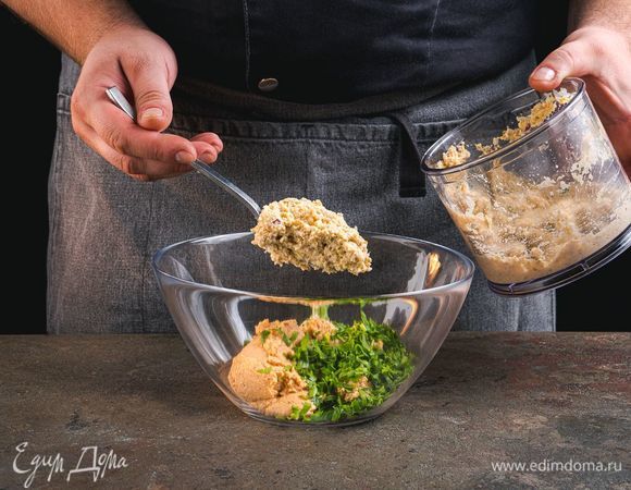 Добавьте к паштету полученную массу. Все перемешайте.