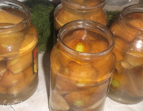 Залить банки приготовленным сиропом.