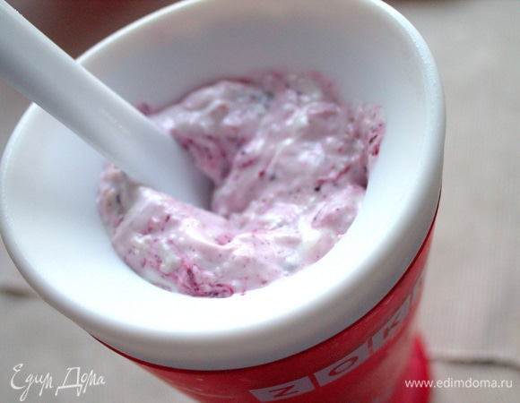 Начинаем мешать ложкой из набора минут 5–7 согласно инструкции.